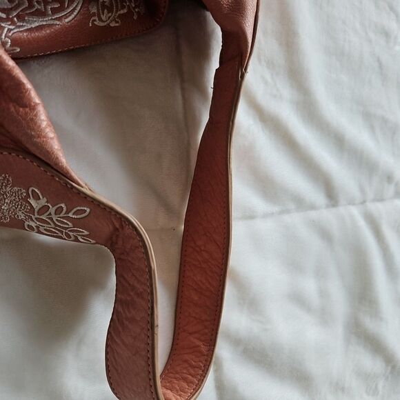 Isabella Fiore Blush/Peach Leather Floral Embroidered Hobo bag Garden Feminine - Picture 6 of 12